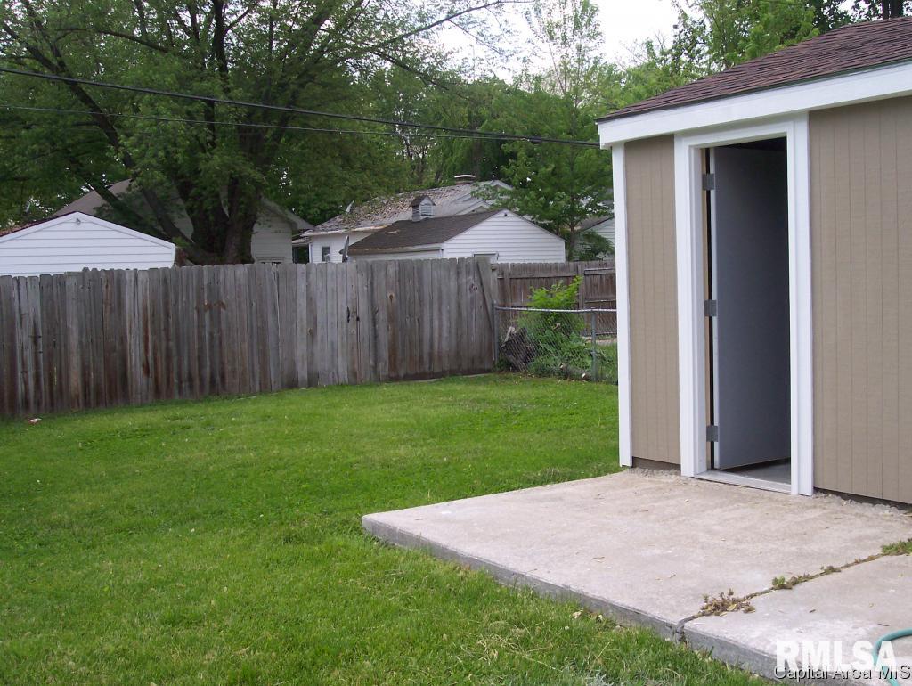 2253 Yale Boulevard Springfield, IL 62703 - Photo 9 of 19