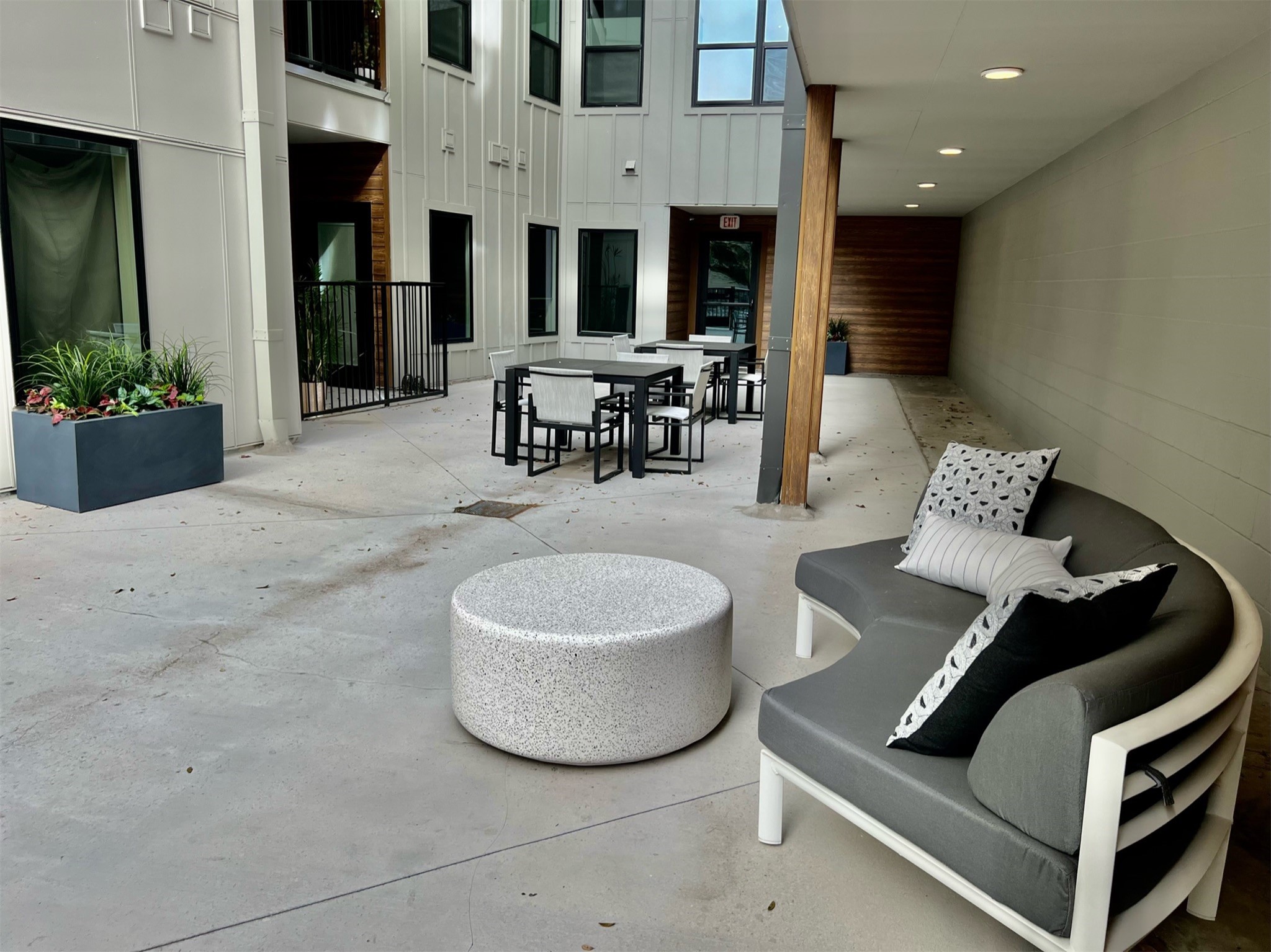 2500 Longview Street, Unit 417 Austin, TX 78705 - Photo 5 of 24 Outdoor lounge