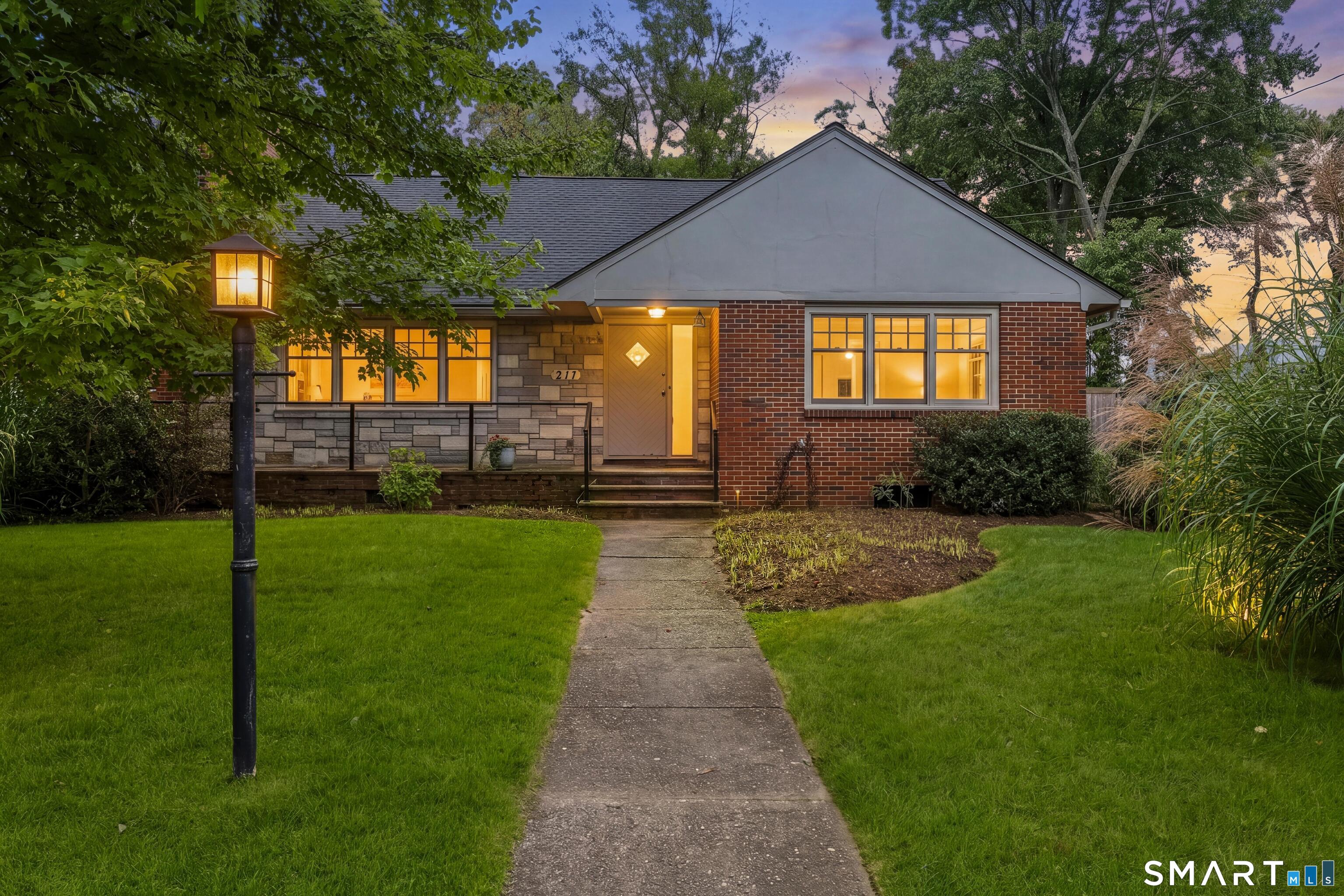 211 Old Farm Road Fairfield, CT 06825 - Photo 1 of 40 Gallery Image 1
