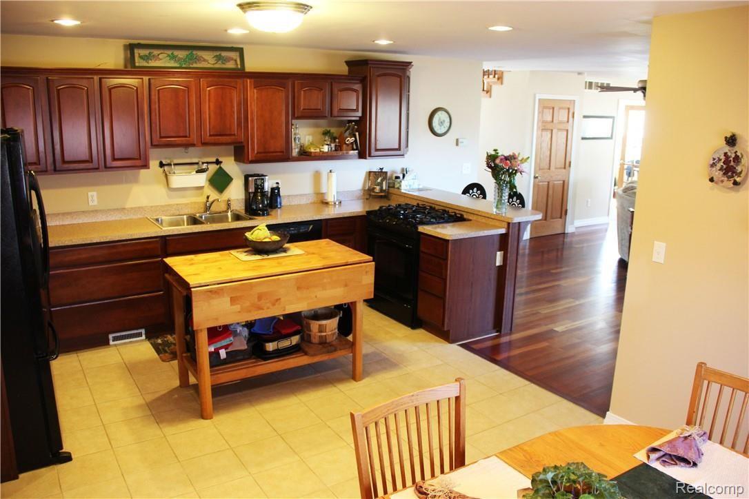 9430 Chambers Road Pinckney, MI 48169 - Photo 8 of 55 9430 Chambers Kitchen (8).JPG