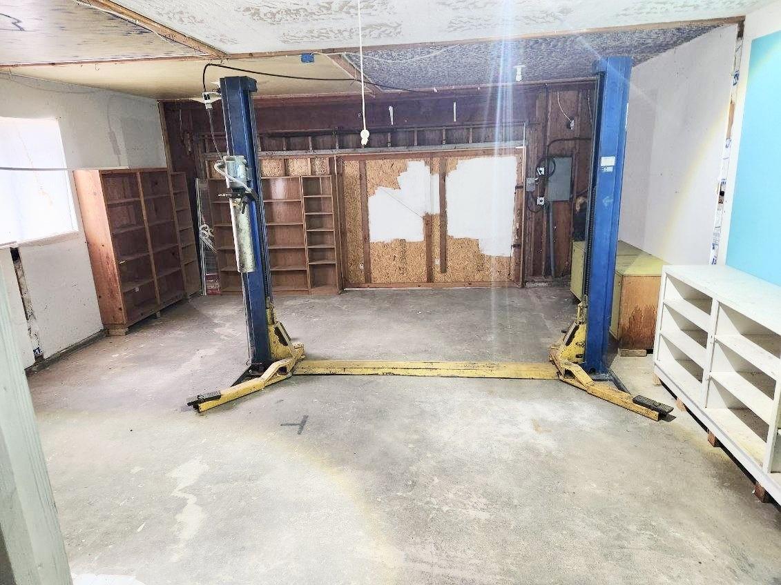 819 Lewis Road Watsonville, CA 95076 - Photo 31 of 32 a view of a room with gym equipment