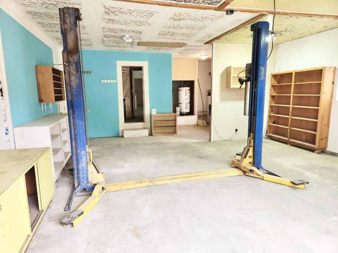 819 Lewis Road Watsonville, CA 95076 - Photo 32 of 32 a view of a indoor swimming pool