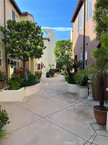 $5,000 | 332 5th Street, Huntington Beach, CA 92648