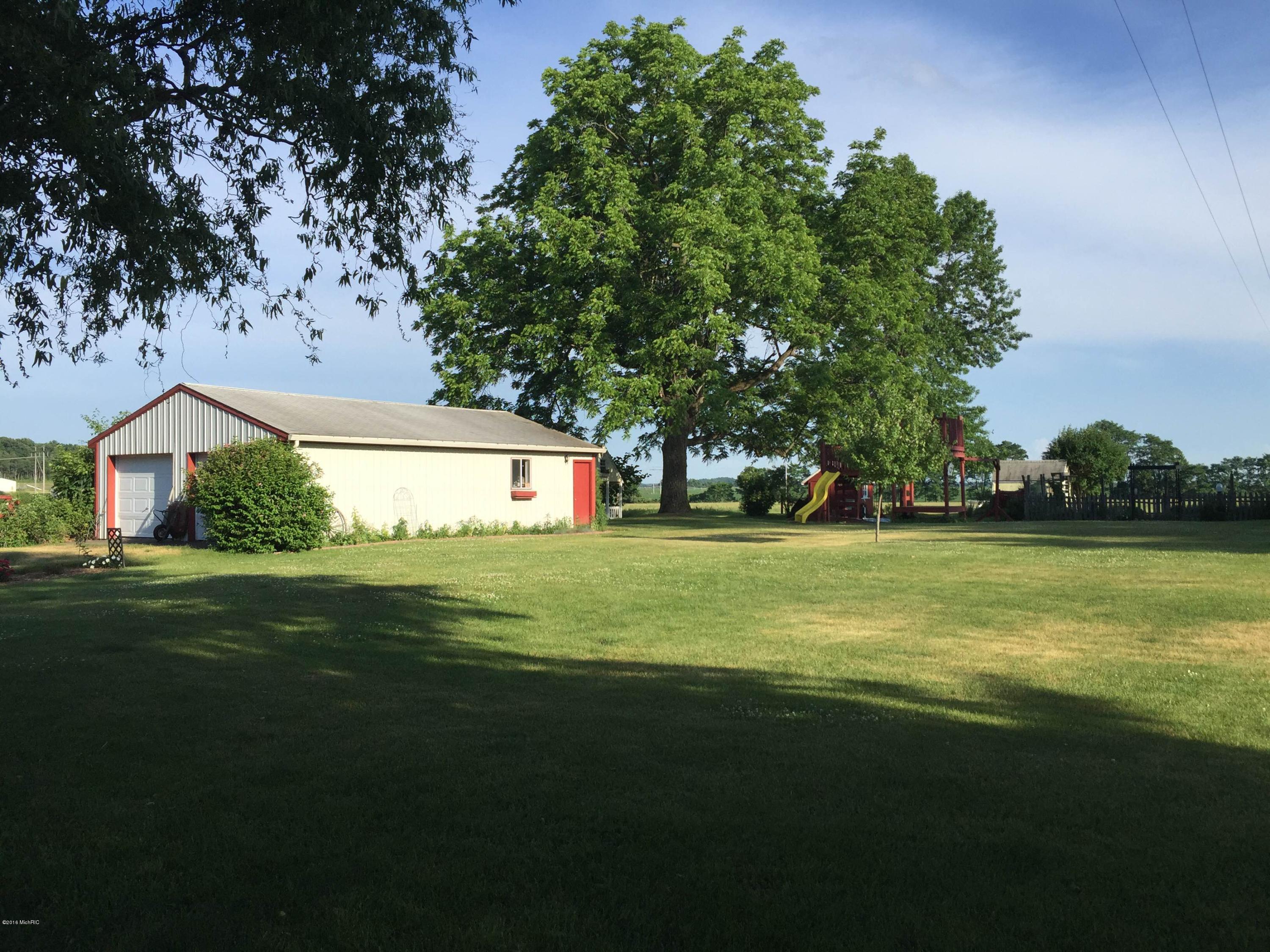51833 Nottawa Road Mendon, MI 49072 - Photo 4 of 5 Yard