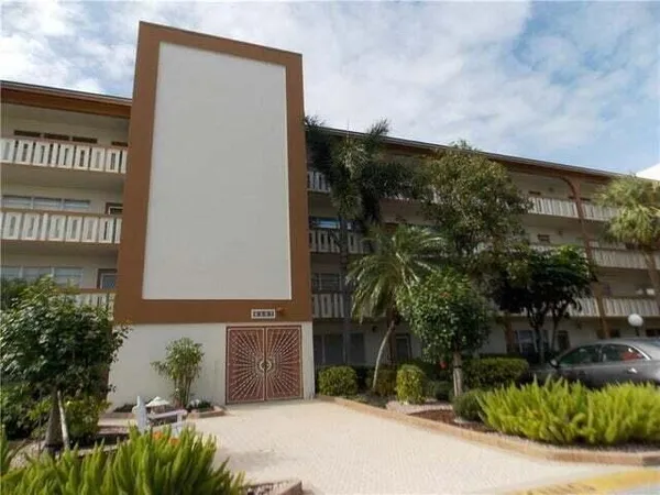 $2,725 | 4302 Martinique Circle, Unit B2, Coconut Creek, FL 33066