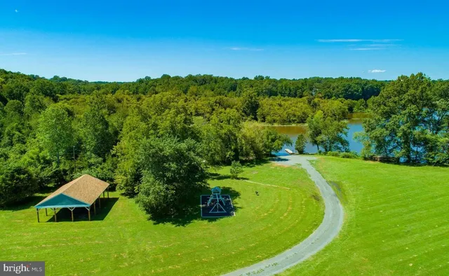 a view of a garden with a house