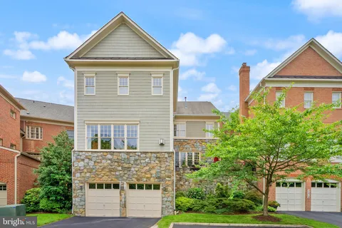 $2,400,000 | 7212 Farm Meadow Court, McLean, VA 22101