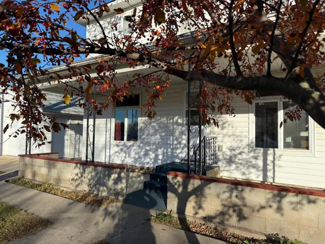 $144,900 | 106 North 2nd Street East, Belview, MN 56214