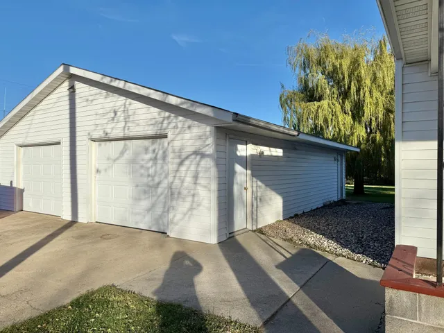 $144,900 | 106 North 2nd Street East, Belview, MN 56214