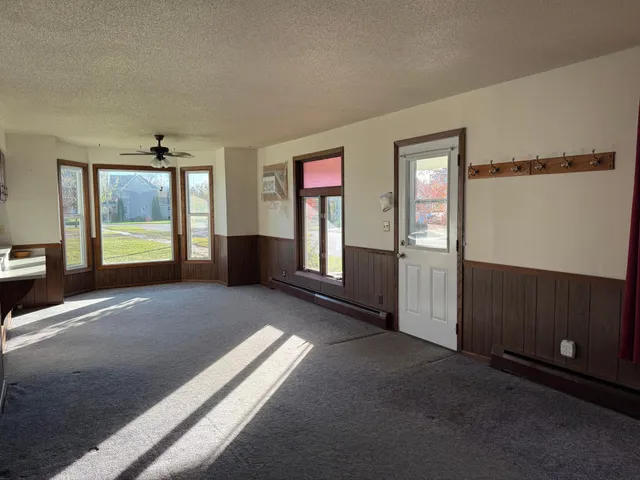 $144,900 | 106 North 2nd Street East, Belview, MN 56214