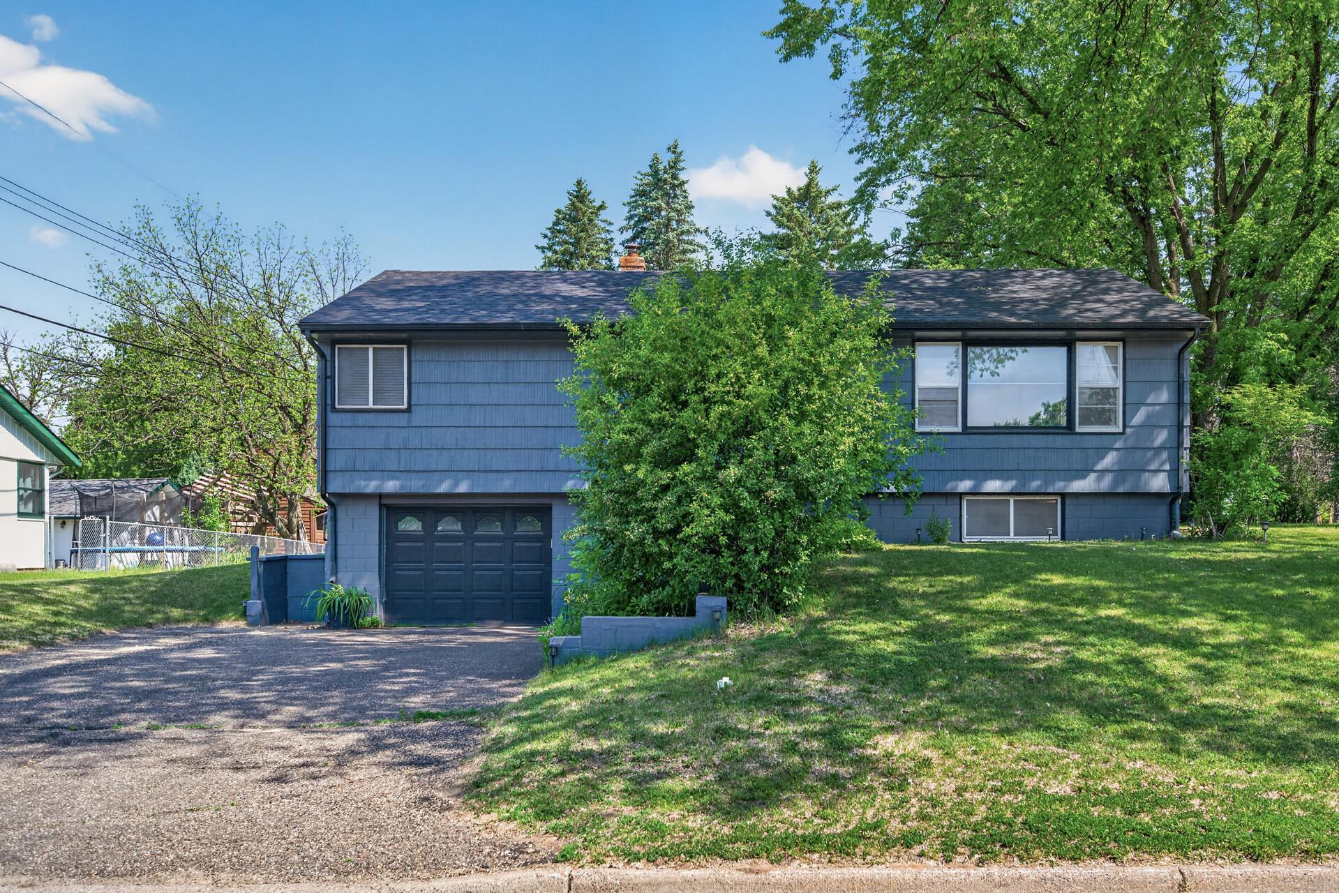 765 Rose Place Roseville, MN 55113 - Photo 3 of 56