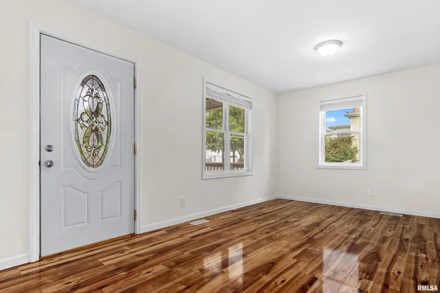 $164,900 | 115 West Chestnut Street, Washburn, IL 61570