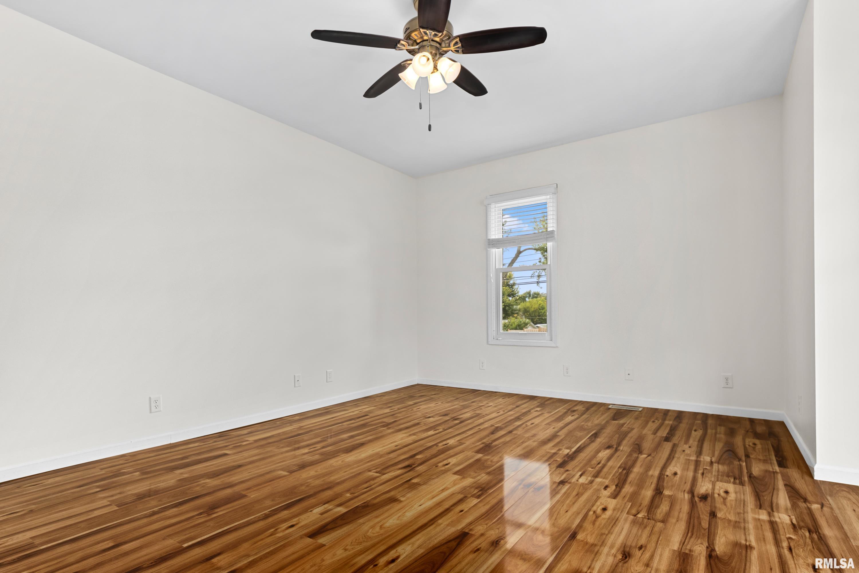 115 West Chestnut Street Washburn, IL 61570 - Photo 15 of 38