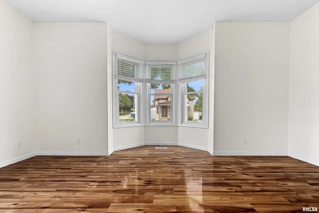 $164,900 | 115 West Chestnut Street, Washburn, IL 61570