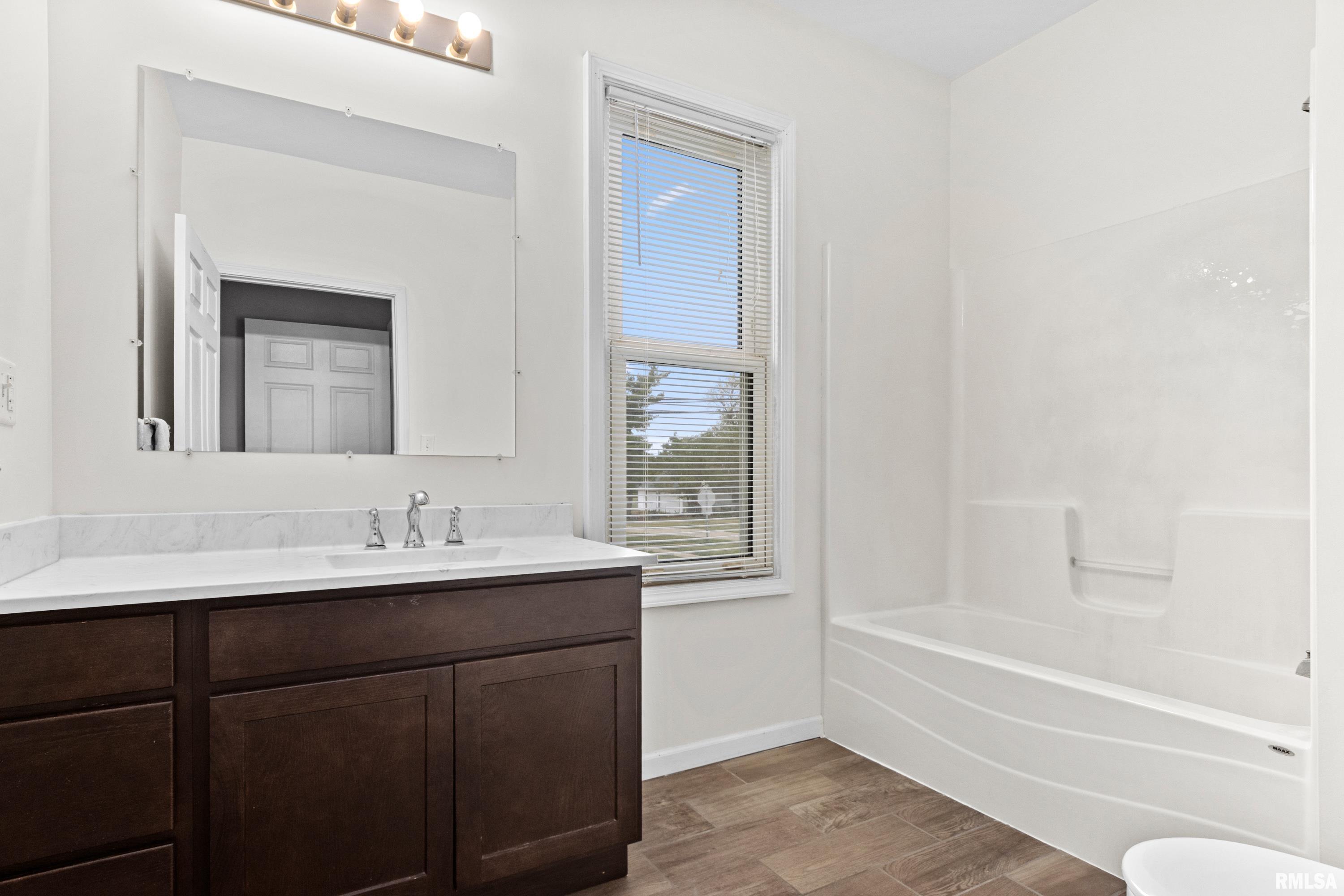 115 West Chestnut Street Washburn, IL 61570 - Photo 23 of 38