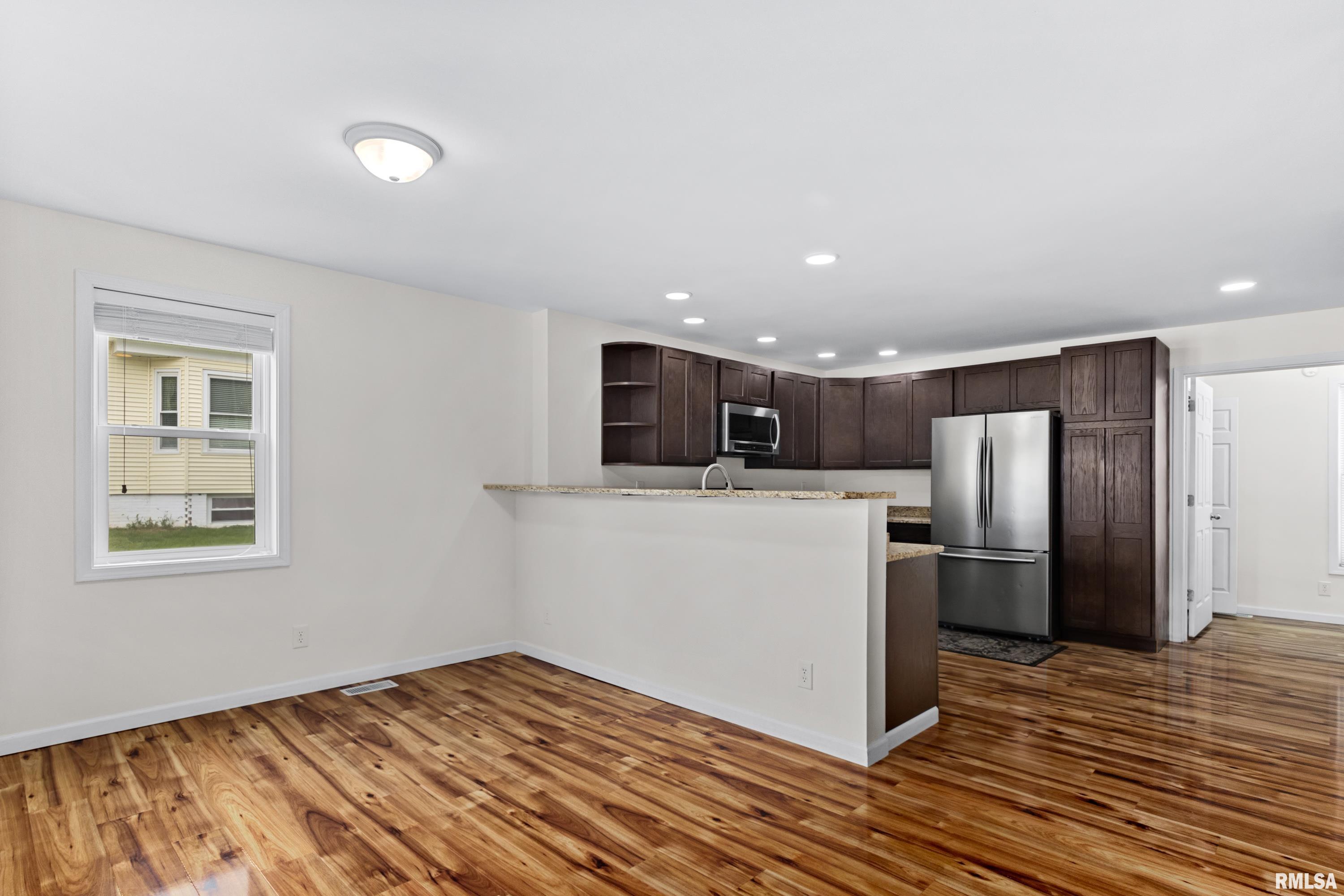 115 West Chestnut Street Washburn, IL 61570 - Photo 6 of 38