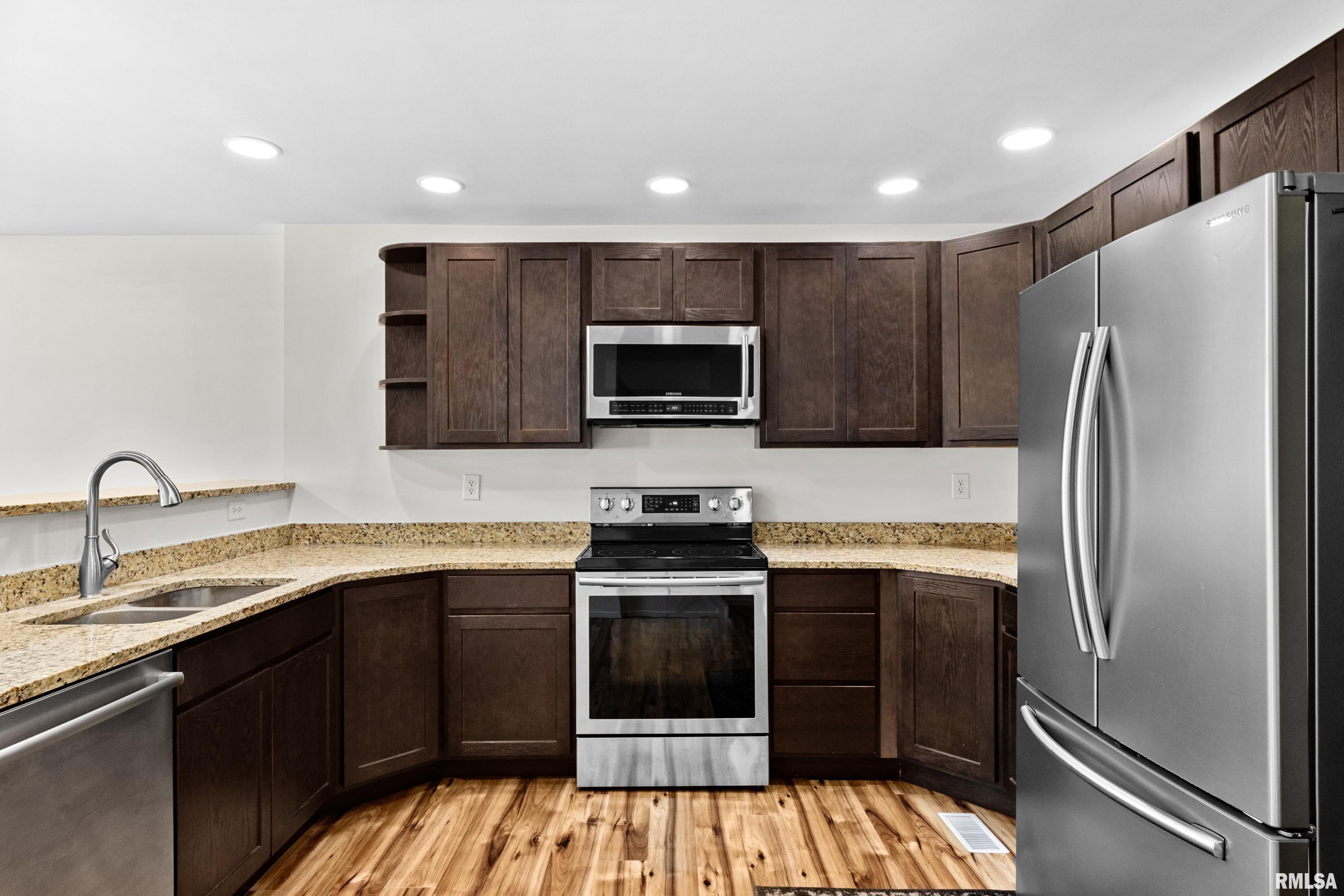 115 West Chestnut Street Washburn, IL 61570 - Photo 8 of 38