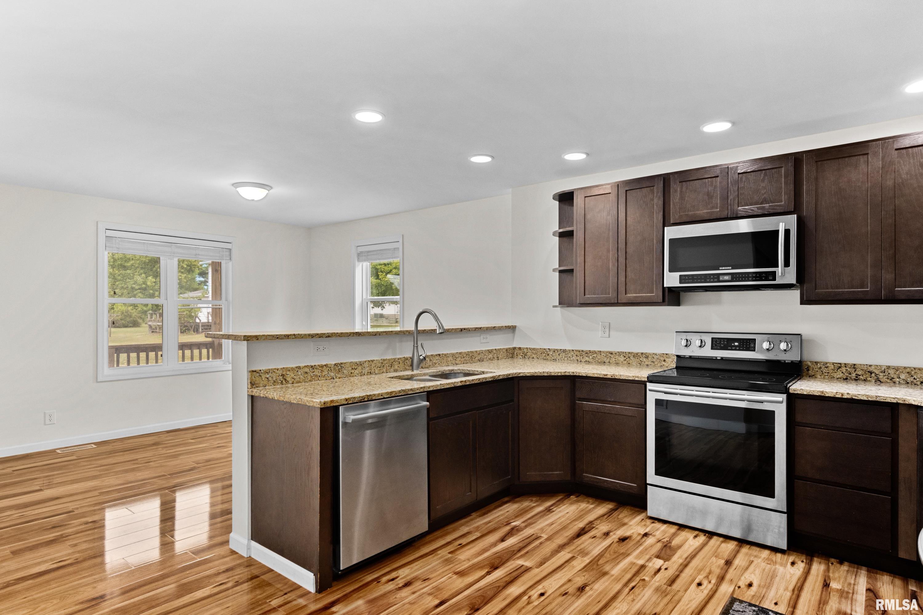 115 West Chestnut Street Washburn, IL 61570 - Photo 9 of 38