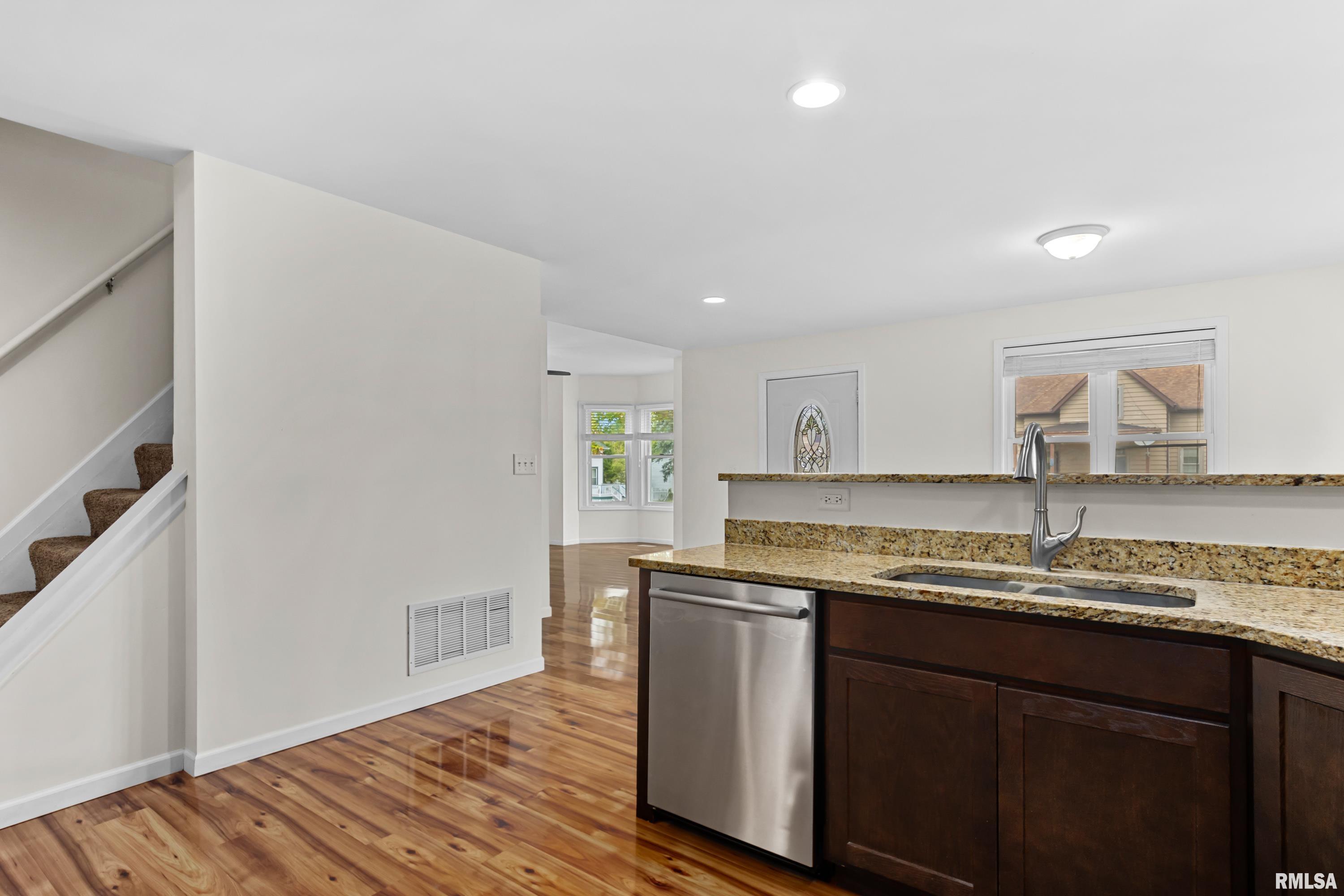 115 West Chestnut Street Washburn, IL 61570 - Photo 10 of 38