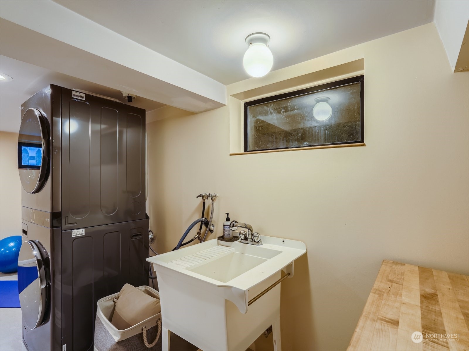 3032 Walnut Avenue Southwest Seattle, WA 98116 - Photo 20 of 29 a bathroom with a sink toilet and mirror