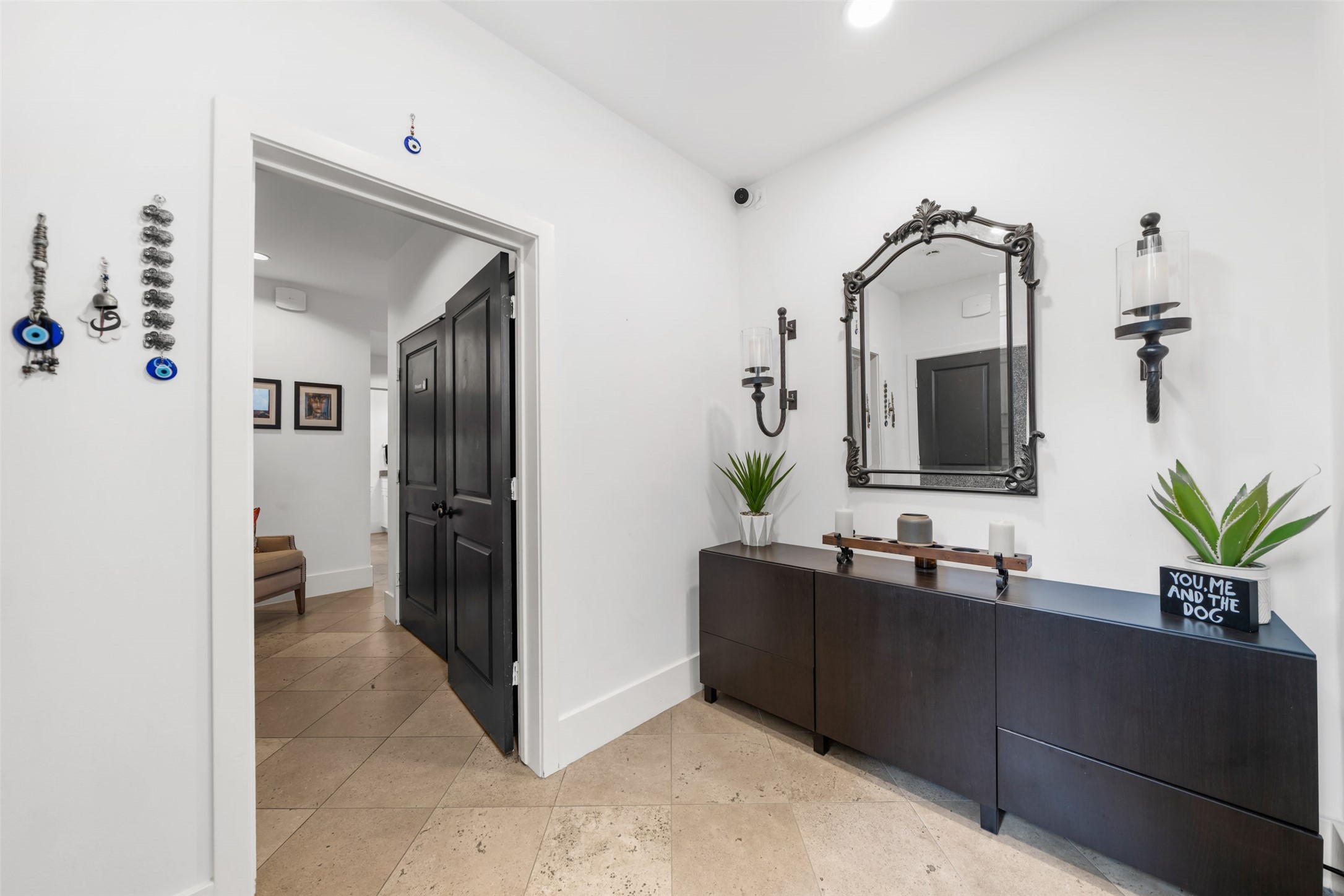 2014 Decatur Street Houston, TX 77007 - Photo 3 of 41 a living room with furniture and a mirror