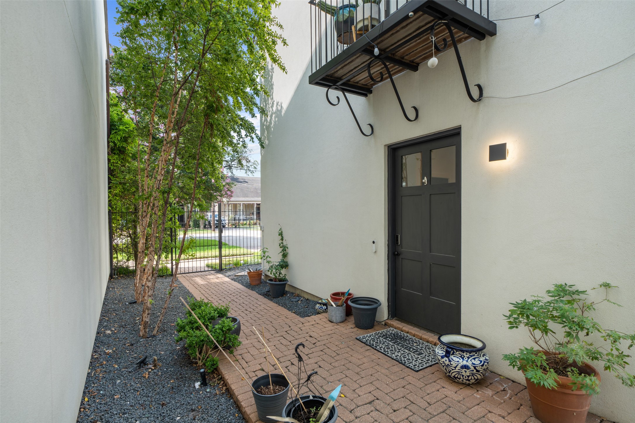 2014 Decatur Street Houston, TX 77007 - Photo 33 of 41 a view of a porch with furniture and a potted plant