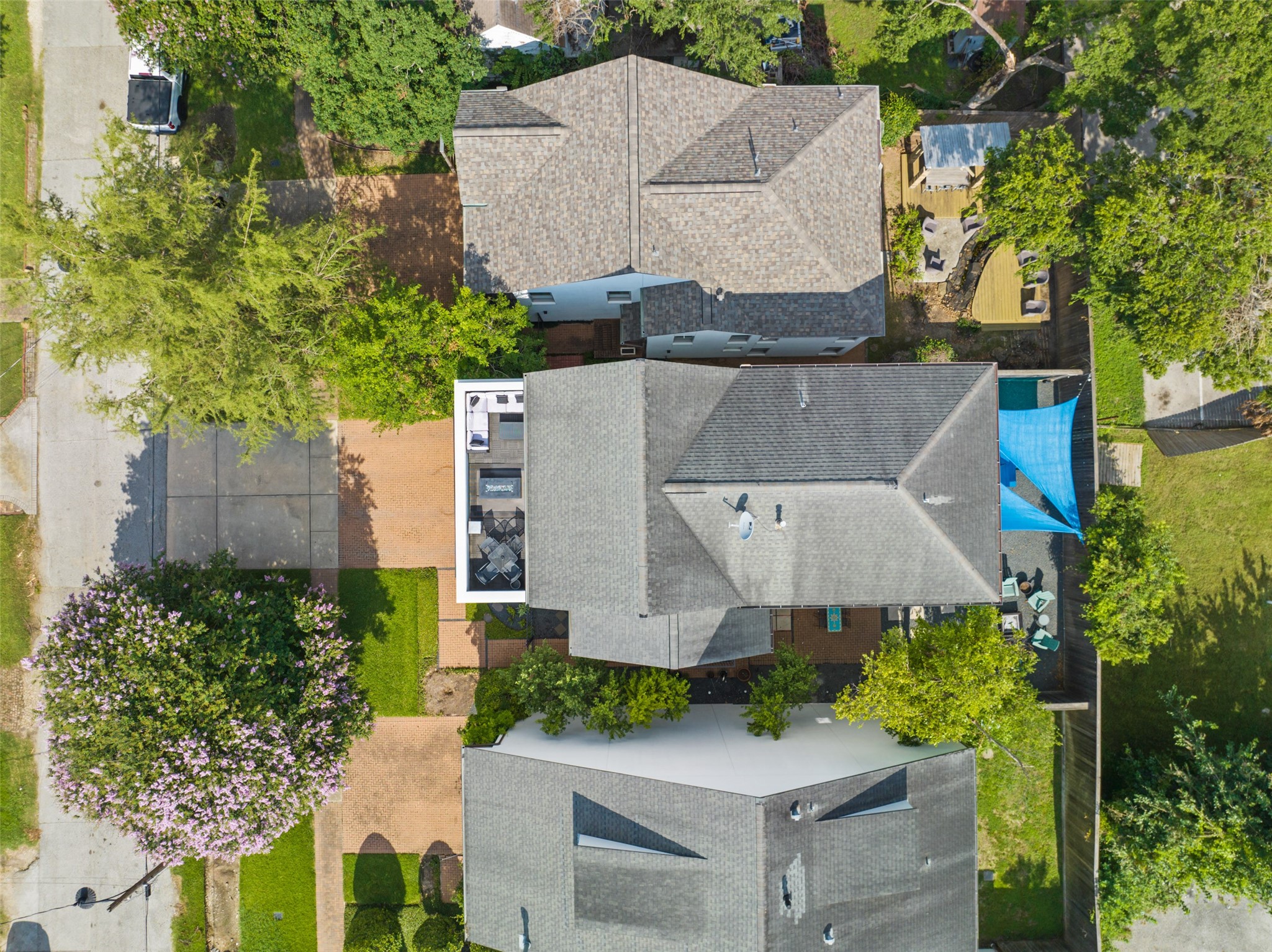 2014 Decatur Street Houston, TX 77007 - Photo 40 of 41 an aerial view of a house with garden space and street view