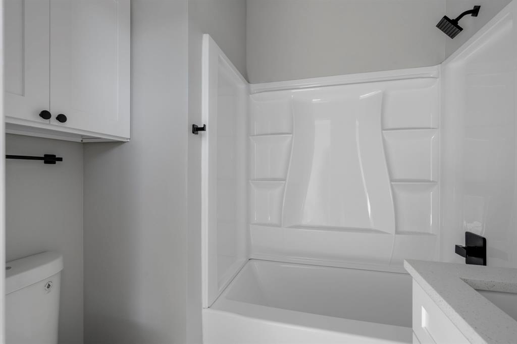 948 Corinth Street, Unit 1 Dallas, TX 75215 - Photo 18 of 27 a bathroom with a bathtub and a shower