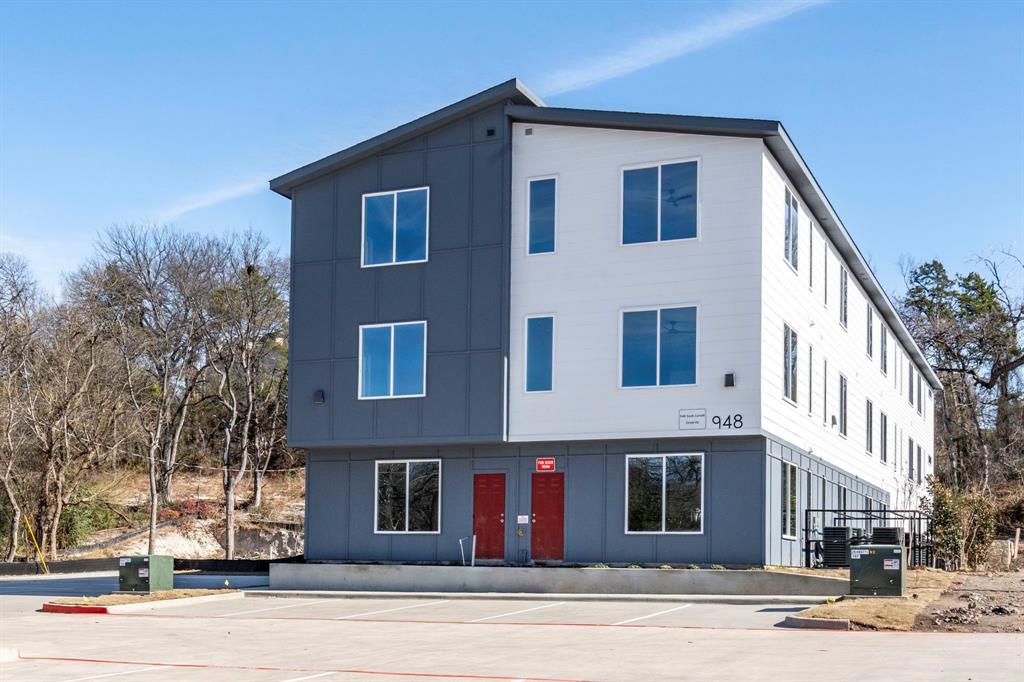 948 Corinth Street, Unit 1 Dallas, TX 75215 - Photo 3 of 27 a front view of a building