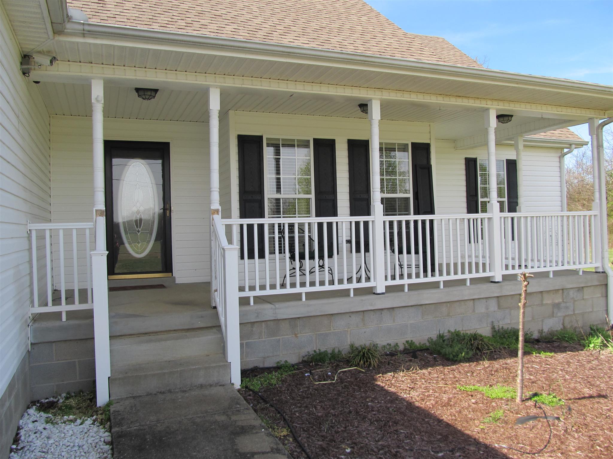859 Longview Road Shelbyville, TN 37160 - Photo 2 of 30 Large front porch with new railing