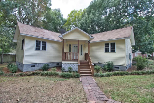 $1,500 | 410 West 1st N Street, Summerville, SC 29483