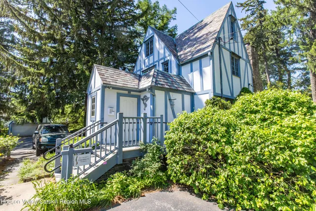 $1,100,000 | 2 Malden Avenue, Saugerties, NY 12477