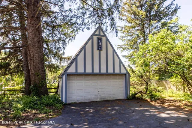 $1,100,000 | 2 Malden Avenue, Saugerties, NY 12477