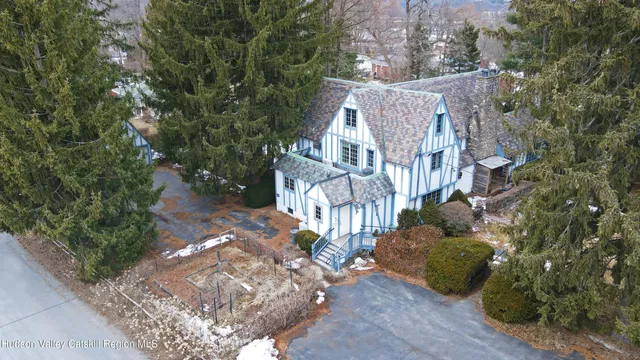 $1,100,000 | 2 Malden Avenue, Saugerties, NY 12477