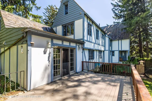 $1,100,000 | 2 Malden Avenue, Saugerties, NY 12477