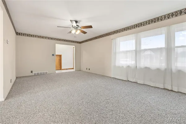 $249,900 | 206 Oak Street, Raymond, IL 62560