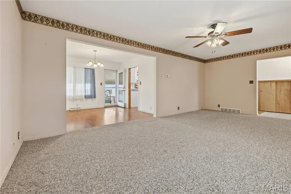 $249,900 | 206 Oak Street, Raymond, IL 62560