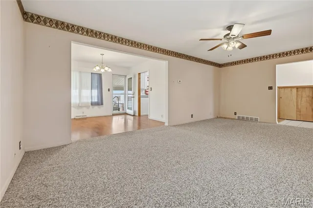 $249,900 | 206 Oak Street, Raymond, IL 62560