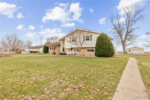 $249,900 | 206 Oak Street, Raymond, IL 62560