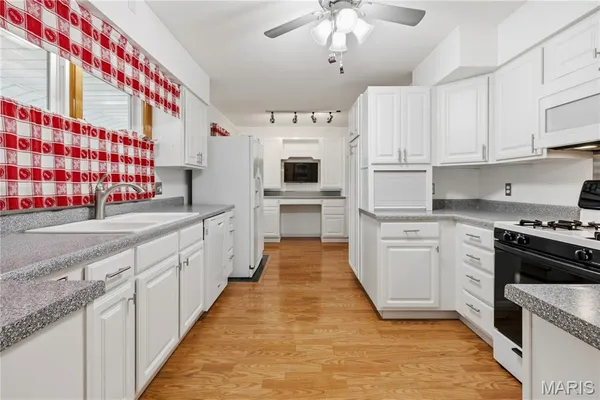 $249,900 | 206 Oak Street, Raymond, IL 62560