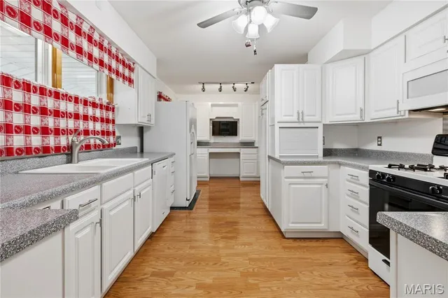 $249,900 | 206 Oak Street, Raymond, IL 62560