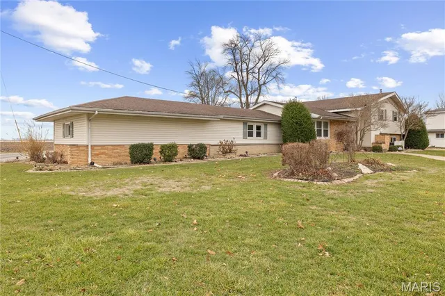 $249,900 | 206 Oak Street, Raymond, IL 62560