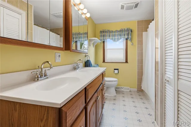 $249,900 | 206 Oak Street, Raymond, IL 62560