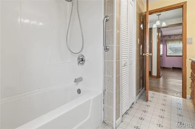 $249,900 | 206 Oak Street, Raymond, IL 62560