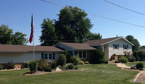 $249,900 | 206 Oak Street, Raymond, IL 62560