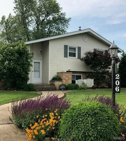 $249,900 | 206 Oak Street, Raymond, IL 62560