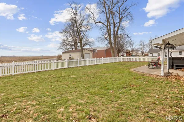 $249,900 | 206 Oak Street, Raymond, IL 62560