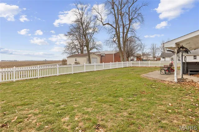 $249,900 | 206 Oak Street, Raymond, IL 62560