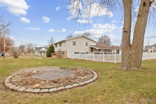 $249,900 | 206 Oak Street, Raymond, IL 62560