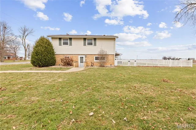 $249,900 | 206 Oak Street, Raymond, IL 62560